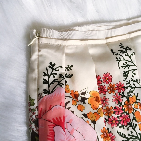 Old Navy Silky Pleated Floral Skirt 💐 - Picture 4 of 5